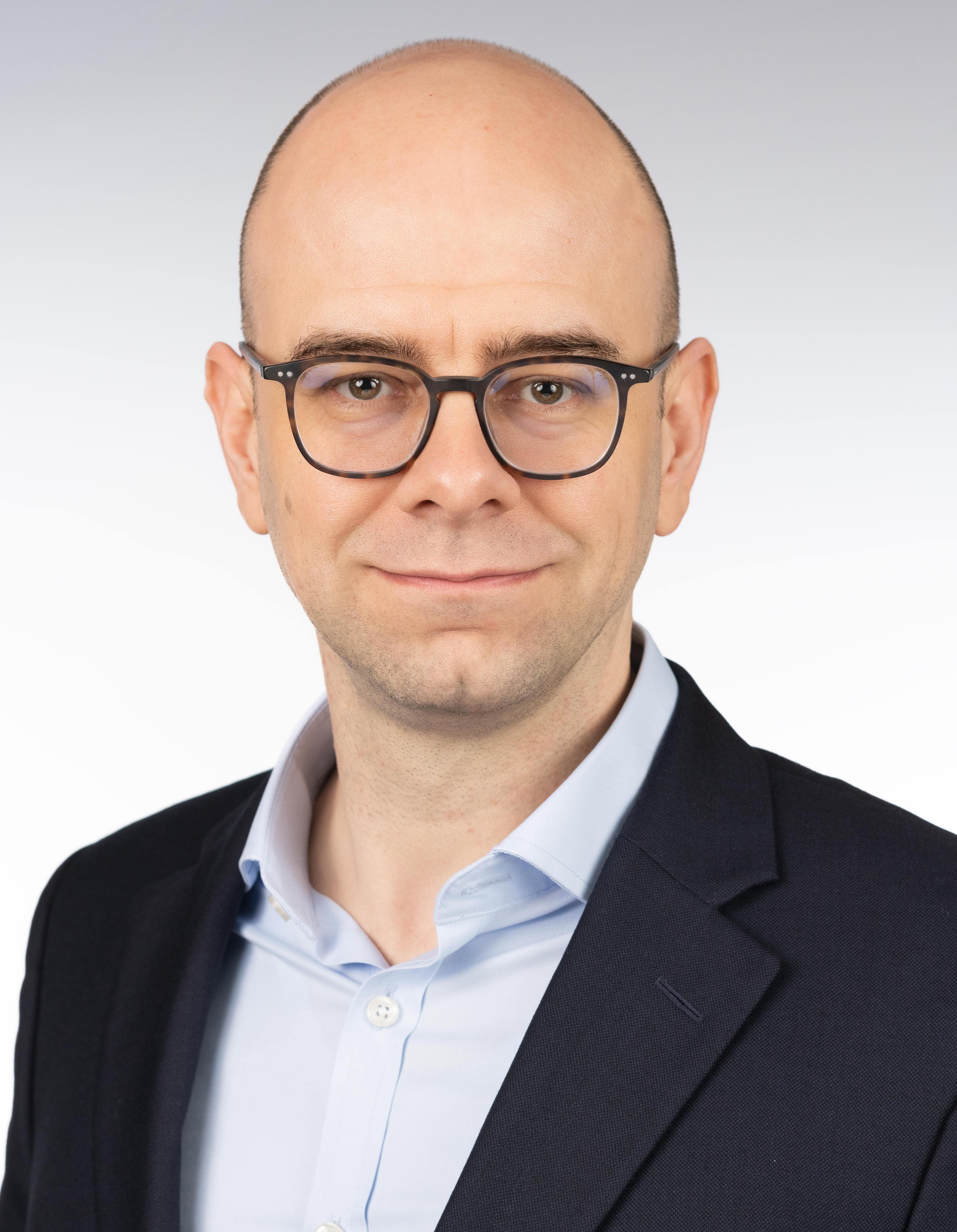 Wolfgang Bauer1 min